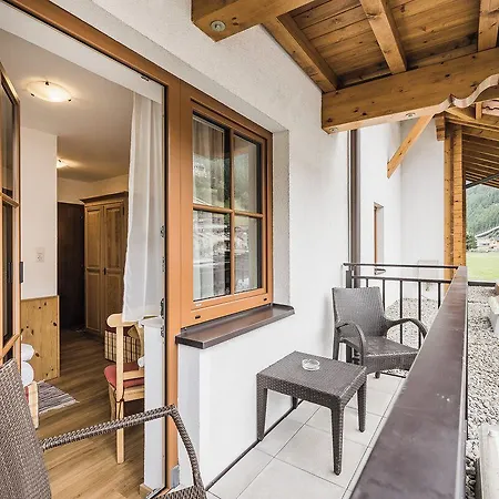 Andre Arnold - Boutique 招待所 3*